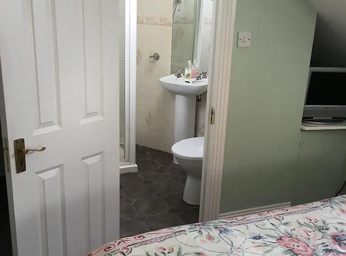 לינה וארוחת בוקר Sycamore House 4*